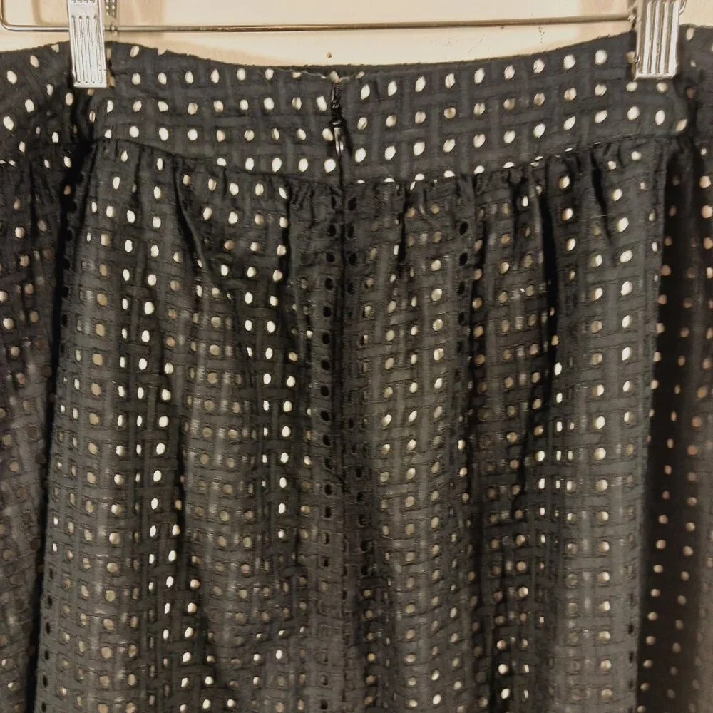 Dennis Basso Black Eyelet Pleated Skirt, White Lining, Size 14, Pockets, Classic